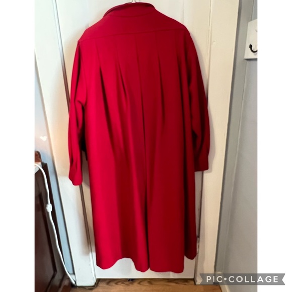 Beautiful red pea coat - Picture 2 of 3